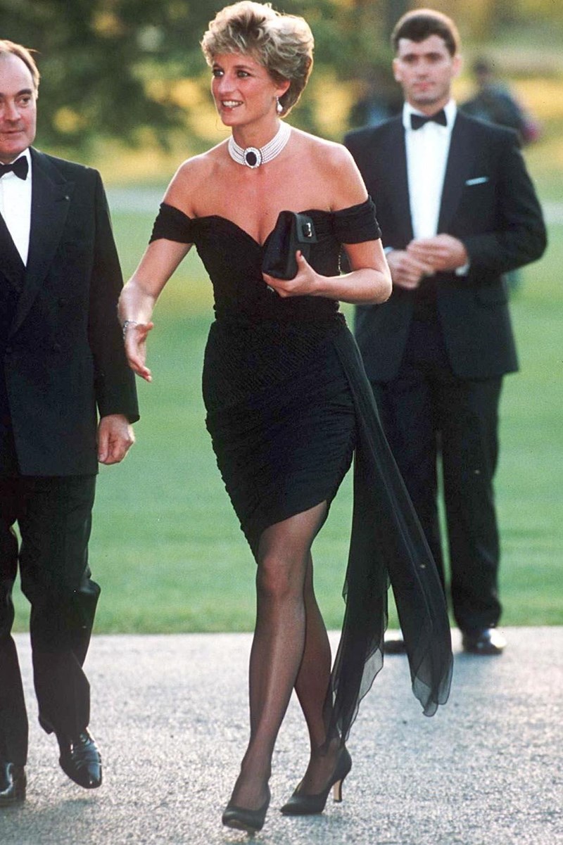 16+1 αξεπέραστα looks της Diana (έχουμε φάει κόλλημα με το "The Crown", φαίνεται;) - εικόνα 1