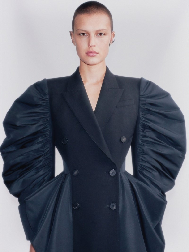 Alexander McQueen: H SS 2021 συλλογή επιστρέφει στο Λονδίνο - εικόνα 9