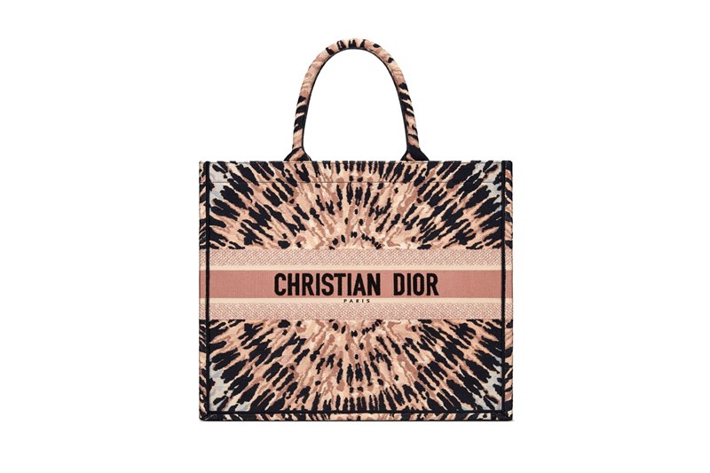 Μια ωδή στο tie-dye από τον οίκο Dior - εικόνα 3