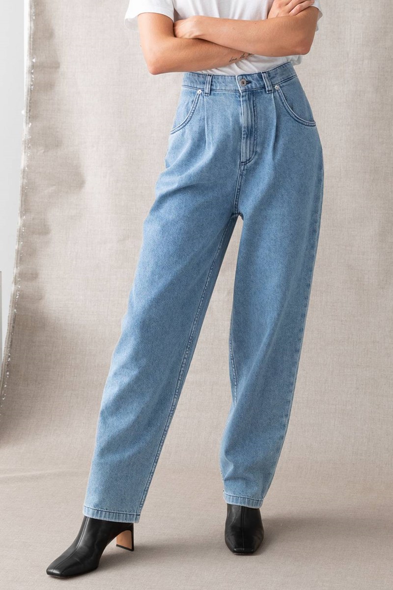 mom jeans Stories