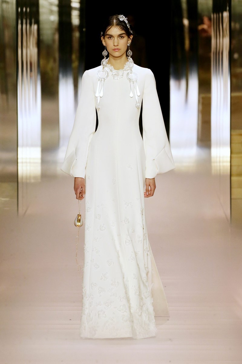 Το εντυπωσιακό couture show της Fendi μαρτυρά το δυνατό ντεμπούτο του Kim Jones - εικόνα 11
