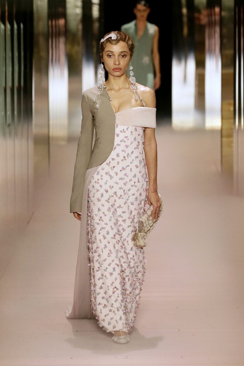 Το εντυπωσιακό couture show της Fendi μαρτυρά το δυνατό ντεμπούτο του Kim Jones - εικόνα 19
