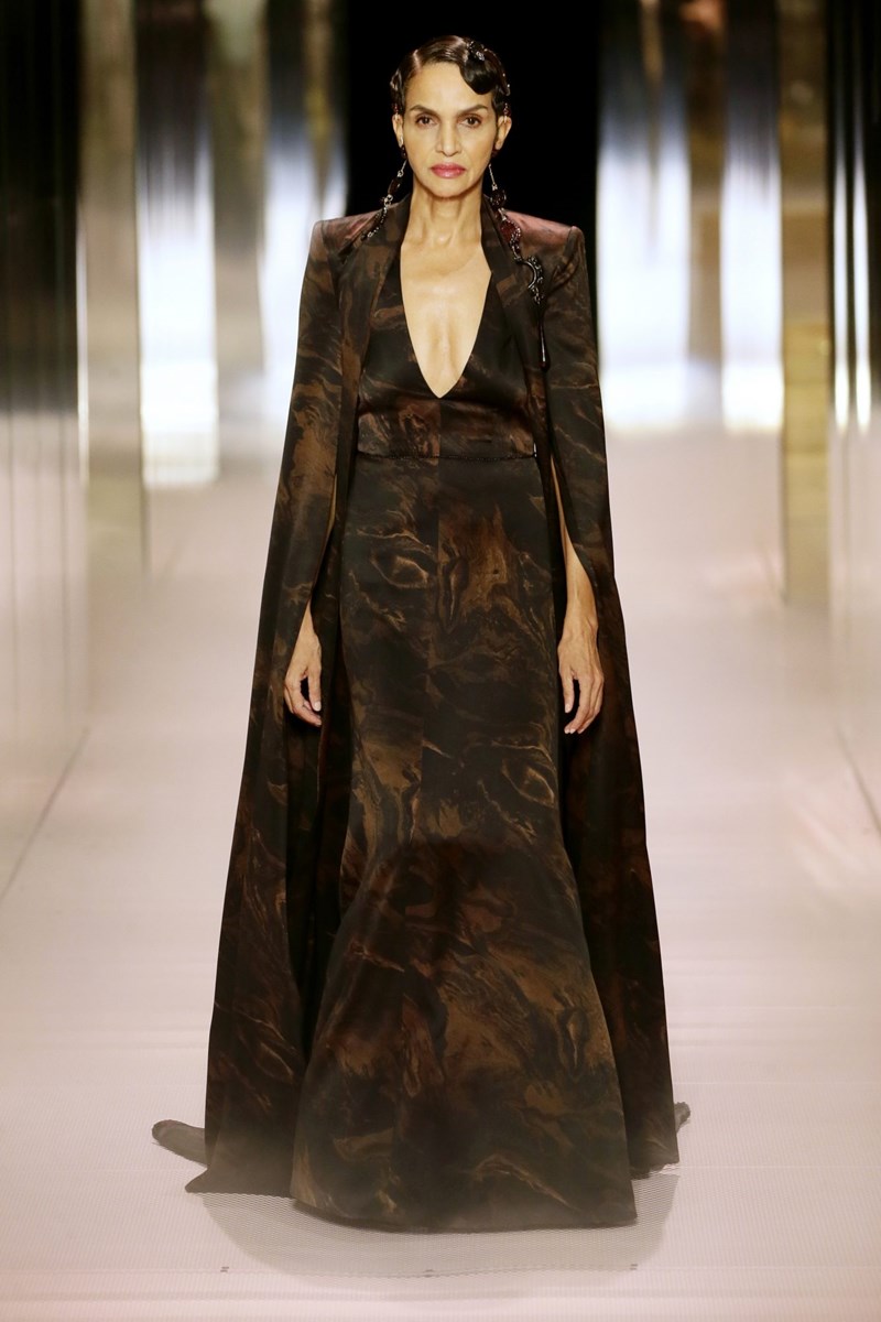Το εντυπωσιακό couture show της Fendi μαρτυρά το δυνατό ντεμπούτο του Kim Jones - εικόνα 6