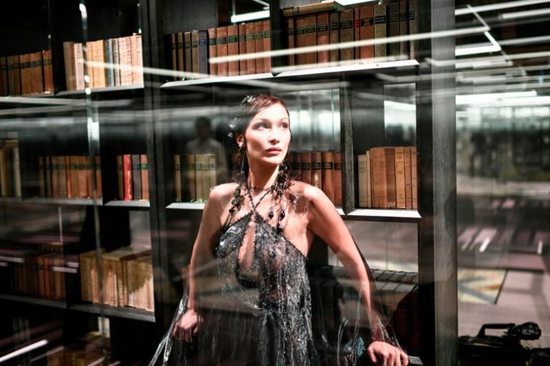 Το εντυπωσιακό couture show της Fendi μαρτυρά το δυνατό ντεμπούτο του Kim Jones - εικόνα 1