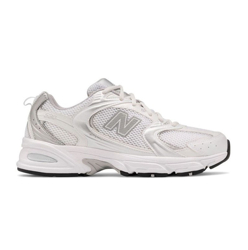 8 λευκά sneakers που όλες πρέπει να έχουμε στη συλλογή μας - εικόνα 1