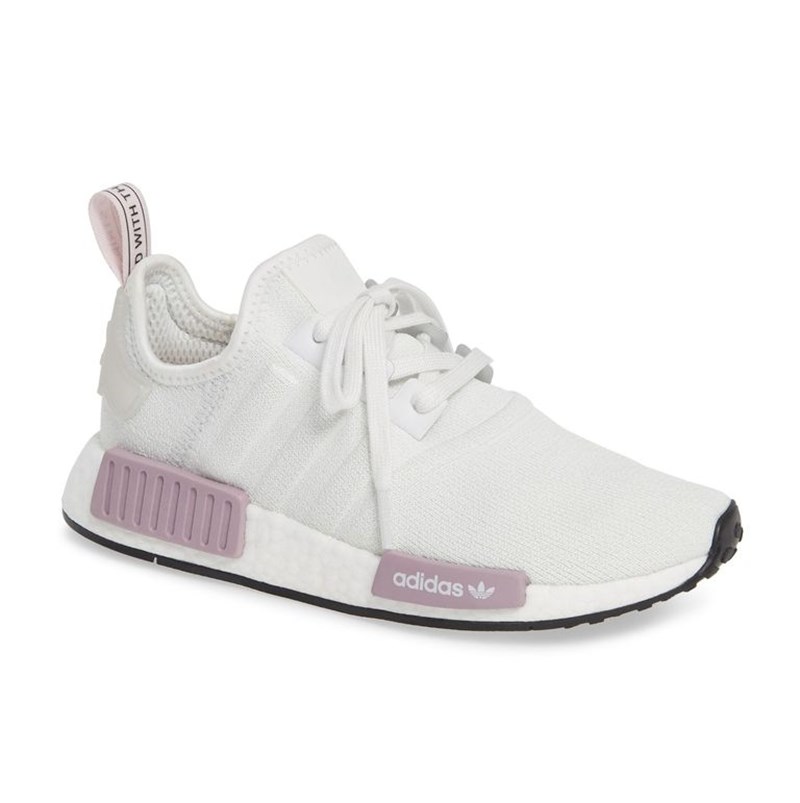8 λευκά sneakers που όλες πρέπει να έχουμε στη συλλογή μας - εικόνα 7