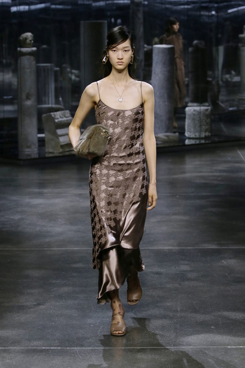 Fendi AW21: Η πρώτη ready-to-wear συλλογή του Kim Jones είναι γεγονός - εικόνα 6