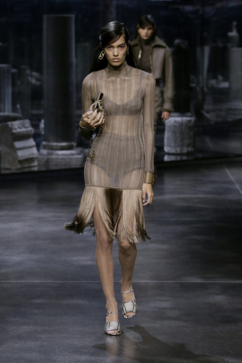 Fendi AW21: Η πρώτη ready-to-wear συλλογή του Kim Jones είναι γεγονός - εικόνα 9