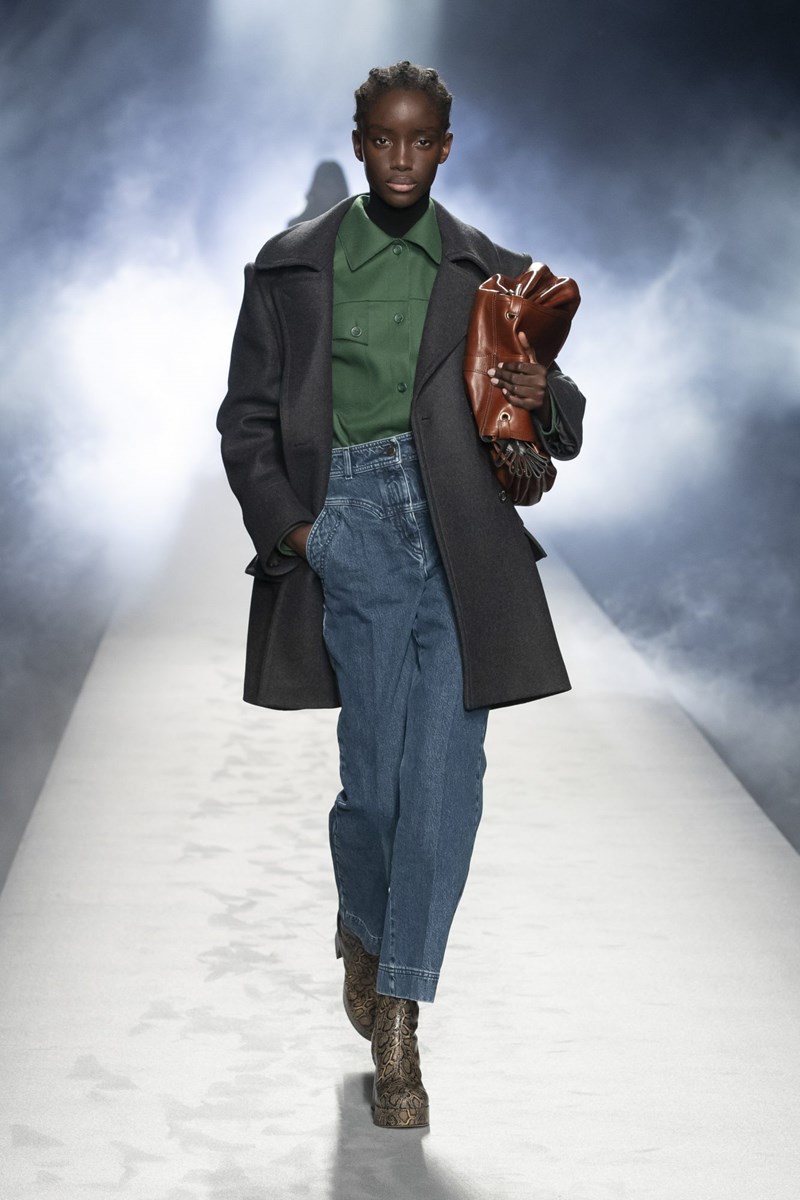 Στο show της Alberta Ferretti είδαμε τον πιο cool χρωματικό συνδυασμό της χρονιάς - εικόνα 3