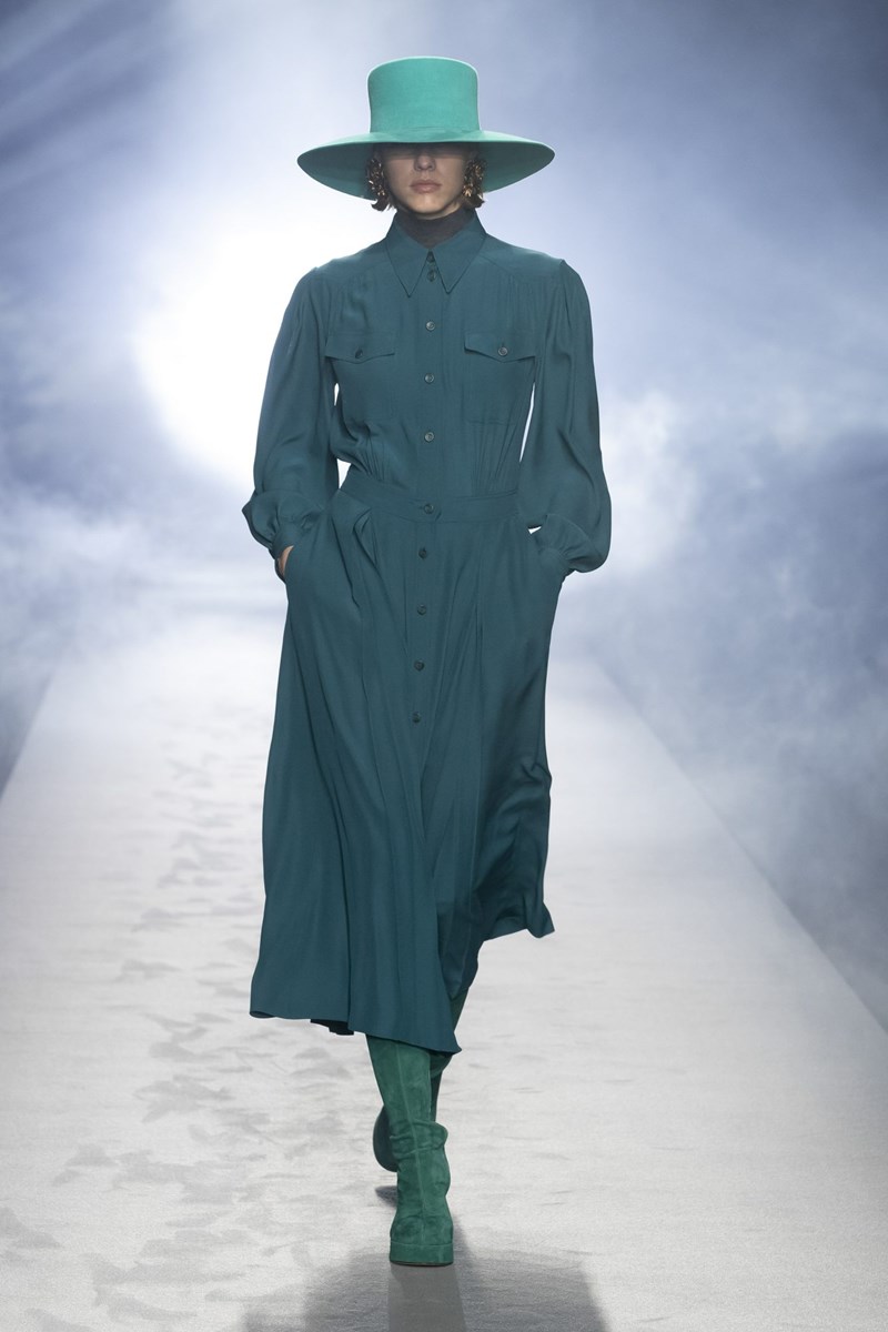 Στο show της Alberta Ferretti είδαμε τον πιο cool χρωματικό συνδυασμό της χρονιάς - εικόνα 4