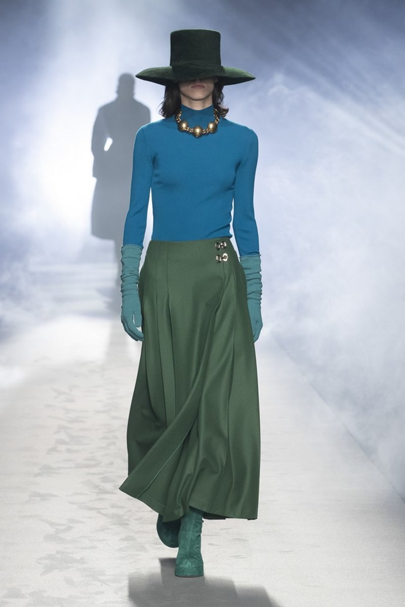 Στο show της Alberta Ferretti είδαμε τον πιο cool χρωματικό συνδυασμό της χρονιάς - εικόνα 1