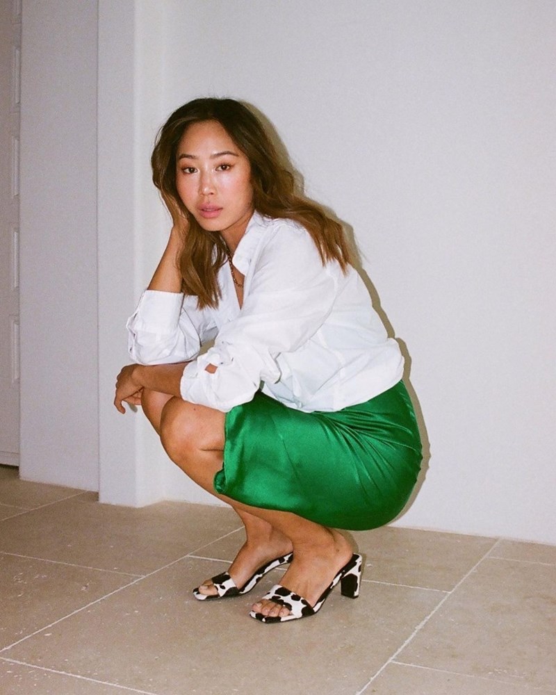 Η Instagrammer Aimee Song μας δείχνει 5 stylish τρόπους να φορέσουμε το λευκό πουκάμισο - εικόνα 1