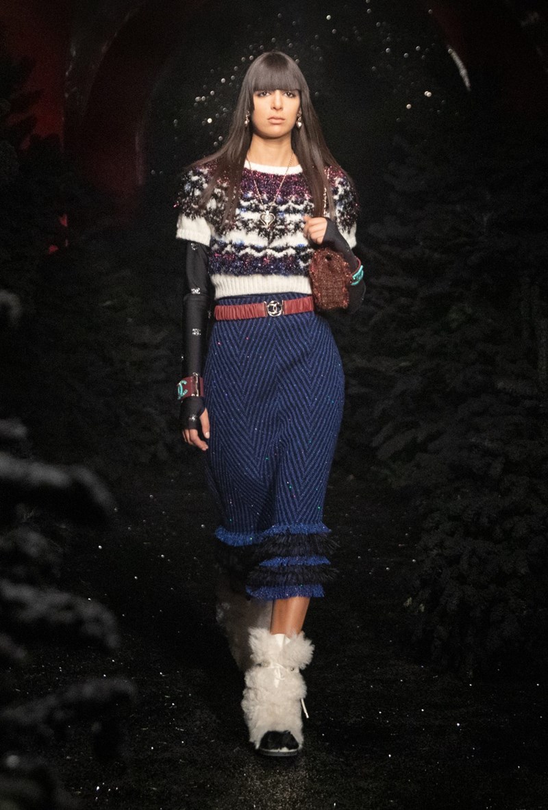 Το AW21 show της Chanel είναι ένα rock, parisian πάρτι - εικόνα 2