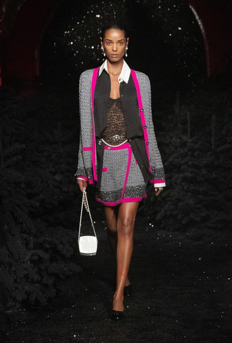 Το AW21 show της Chanel είναι ένα rock, parisian πάρτι - εικόνα 6