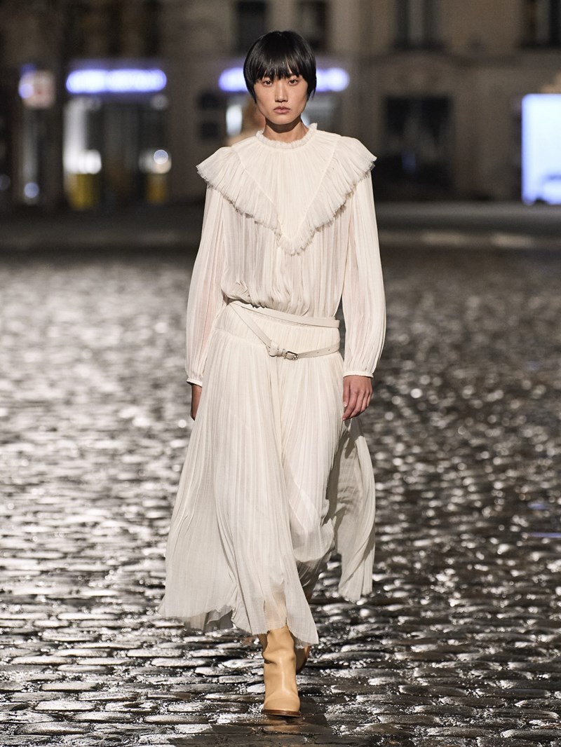 Αυτά είναι τα ωραιότερα looks (μέχρι στιγμής!) από την Εβδομάδα Μόδας του Παρισιού - εικόνα 14
