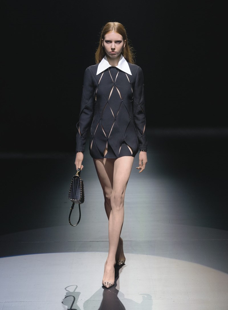 Η black & white AW21 συλλογή Valentino είναι επανάσταση #MilanFashionWeek - εικόνα 2