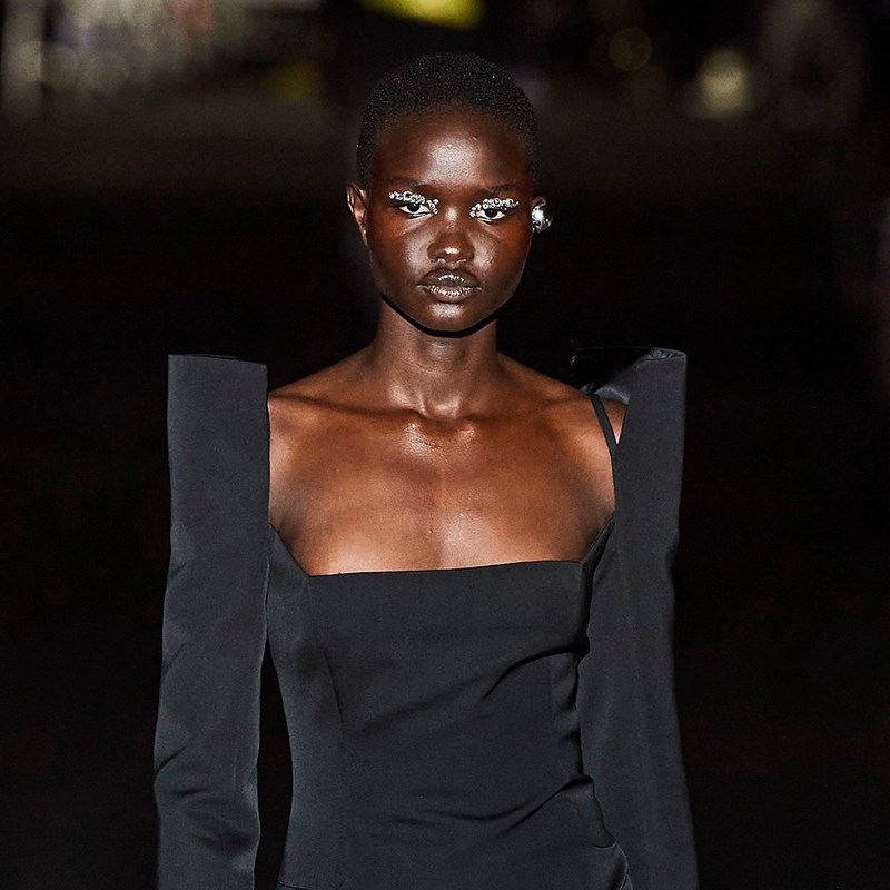 Τα beauty looks που κέντρισαν την προσοχή μας στην Εβδομάδα Μόδας του Παρισιού #PFW - εικόνα 3