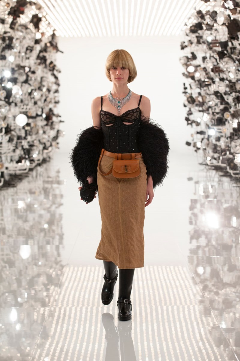 Gucci Aria: O Alessandro Michele ενώνει τις δυνάμεις του με τον οίκο Balenciaga σε μια ανατρεπτική συλλογή για τα 100 χρόνια Gucci - εικόνα 8