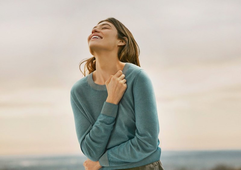 Το Ultralight Cashmere από τη Falconeri κυκλοφορεί σε νέα απίστευτα χρώματα - εικόνα 2