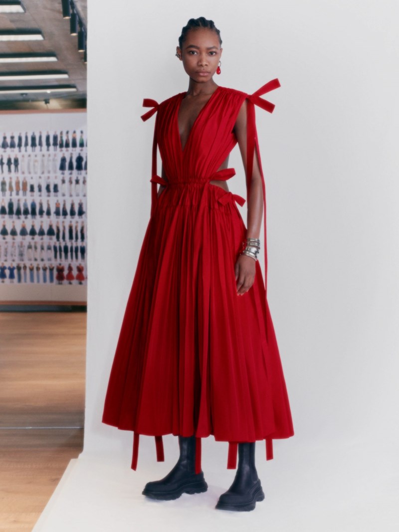 Ο Alexander McQueen μας υπόσχεται μια σεζόν γεμάτη ζωηρά χρώματα και δυναμισμό - εικόνα 21