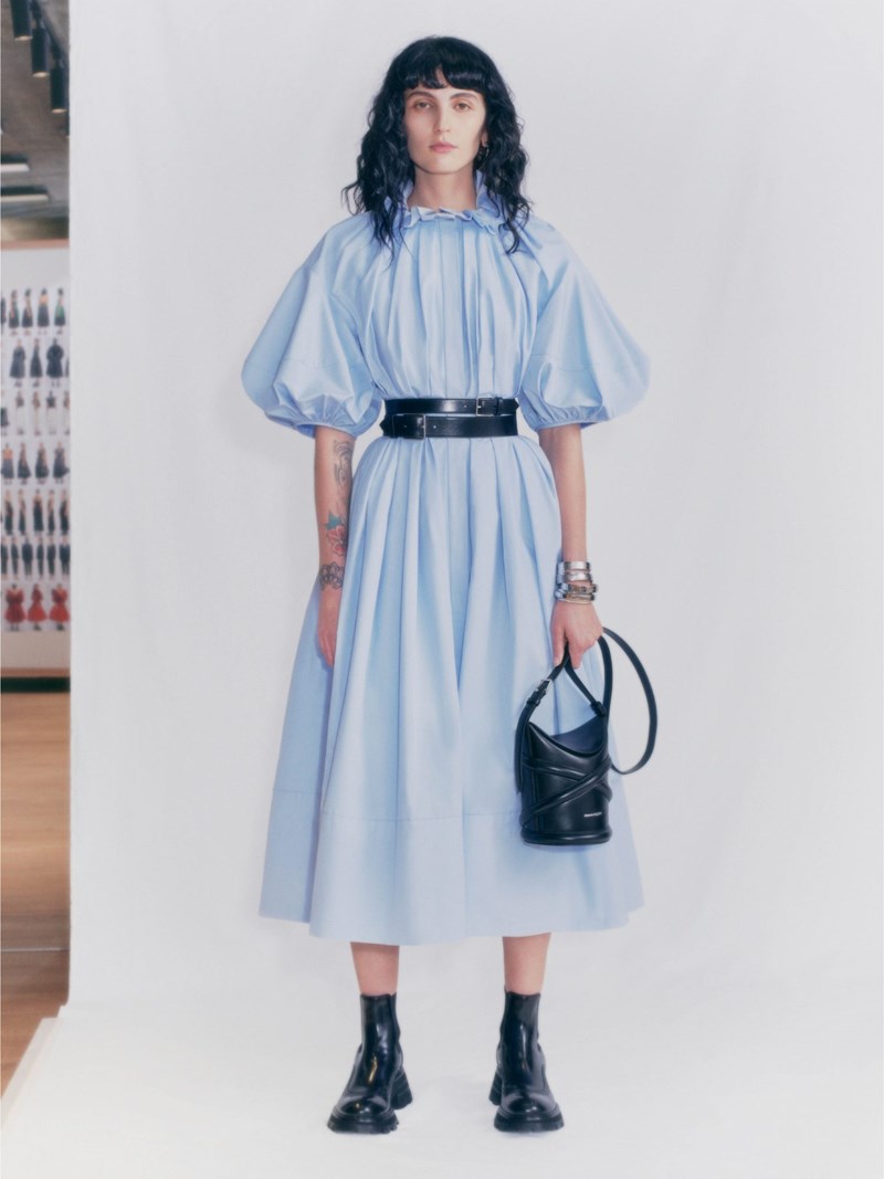 Ο Alexander McQueen μας υπόσχεται μια σεζόν γεμάτη ζωηρά χρώματα και δυναμισμό - εικόνα 17