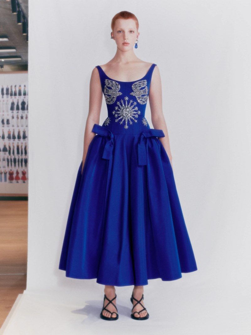 Ο Alexander McQueen μας υπόσχεται μια σεζόν γεμάτη ζωηρά χρώματα και δυναμισμό - εικόνα 19