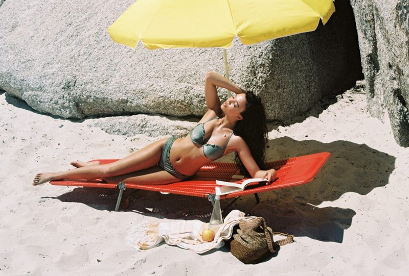 Go shiny! Αυτή η beachwear συλλογή τα έχει όλα - εικόνα 2