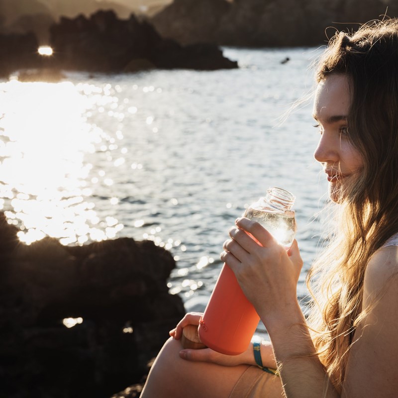 10 stylish eco-friendly παγούρια που θα σε κρατήσουν δροσερή και ενυδατωμένη αυτό το καλοκαίρι - εικόνα 3