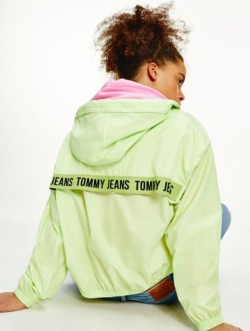 10 τρόποι να εντάξεις τα ανατρεπτικά neon items στα καθημερινά σου σύνολα - εικόνα 11