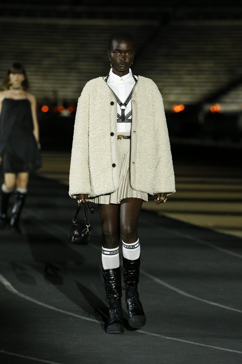 Dior Cruise 2022: Μια συλλογή που εμπνέεται από την αρχαία Ελλάδα αλλά έχει το βλέμμα της στραμμένο στο μέλλον - εικόνα 18