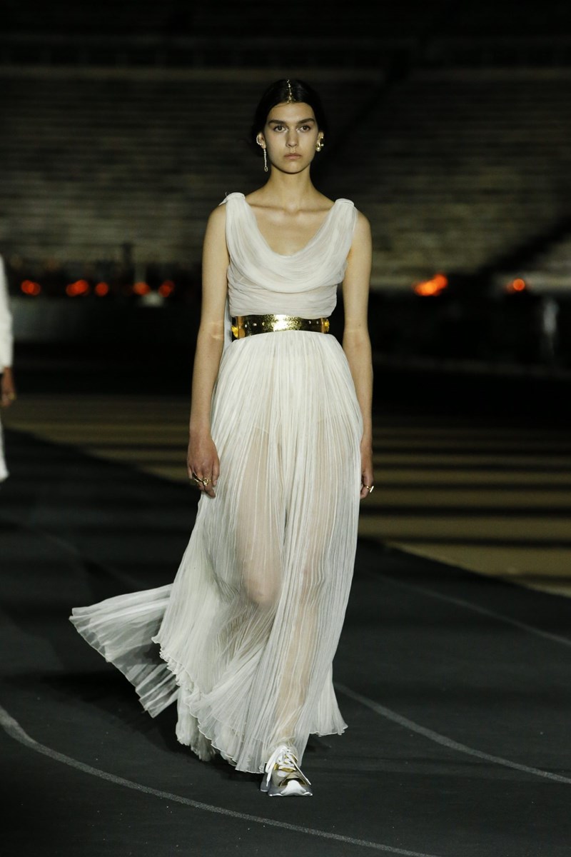 Dior Cruise 2022: Μια συλλογή που εμπνέεται από την αρχαία Ελλάδα αλλά έχει το βλέμμα της στραμμένο στο μέλλον - εικόνα 16