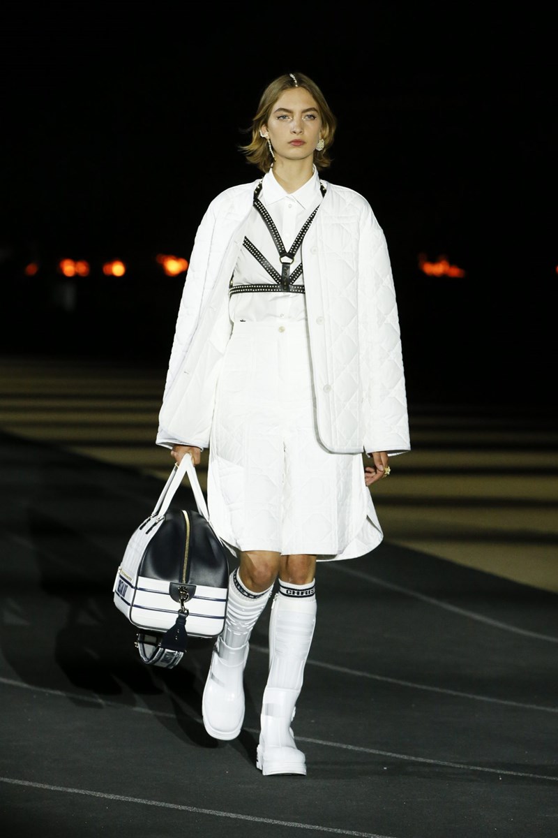Dior Cruise 2022: Μια συλλογή που εμπνέεται από την αρχαία Ελλάδα αλλά έχει το βλέμμα της στραμμένο στο μέλλον - εικόνα 23