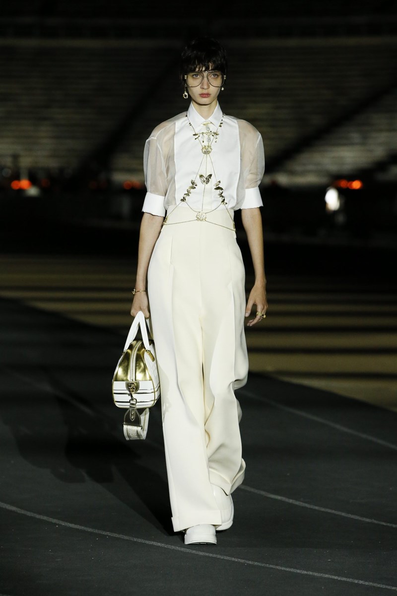 Dior Cruise 2022: Μια συλλογή που εμπνέεται από την αρχαία Ελλάδα αλλά έχει το βλέμμα της στραμμένο στο μέλλον - εικόνα 12