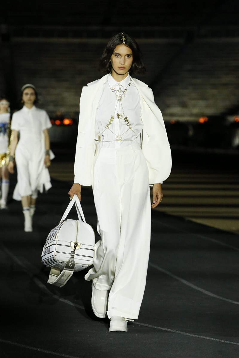 Dior Cruise 2022: Μια συλλογή που εμπνέεται από την αρχαία Ελλάδα αλλά έχει το βλέμμα της στραμμένο στο μέλλον - εικόνα 44