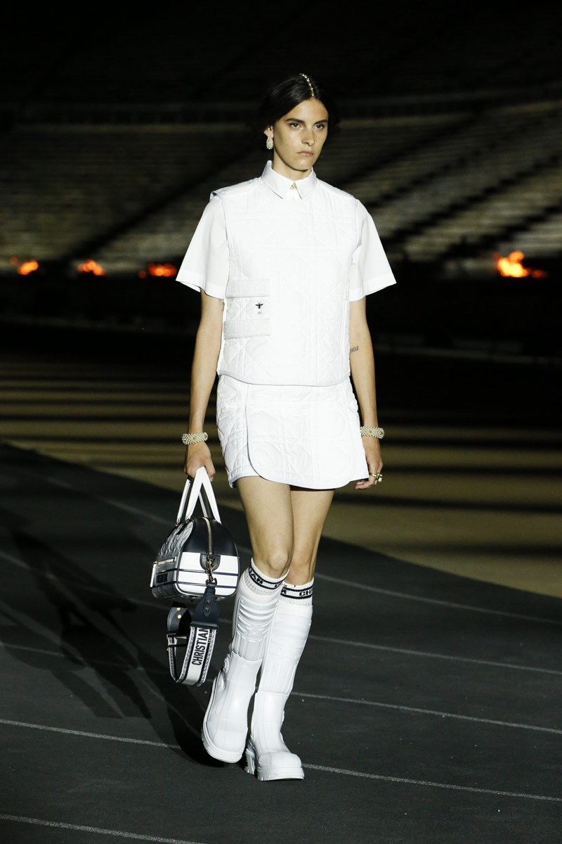 Dior Cruise 2022: Μια συλλογή που εμπνέεται από την αρχαία Ελλάδα αλλά έχει το βλέμμα της στραμμένο στο μέλλον - εικόνα 22