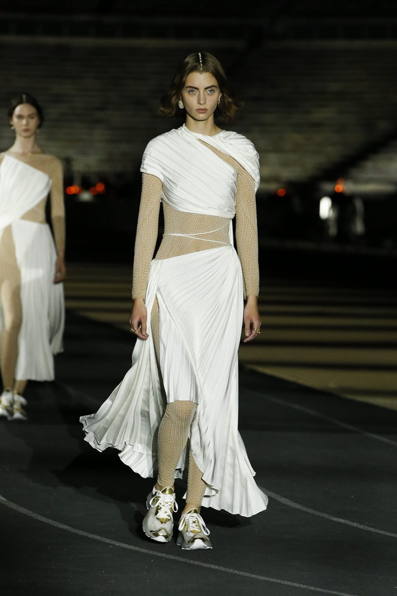 Dior Cruise 2022: Μια συλλογή που εμπνέεται από την αρχαία Ελλάδα αλλά έχει το βλέμμα της στραμμένο στο μέλλον - εικόνα 40