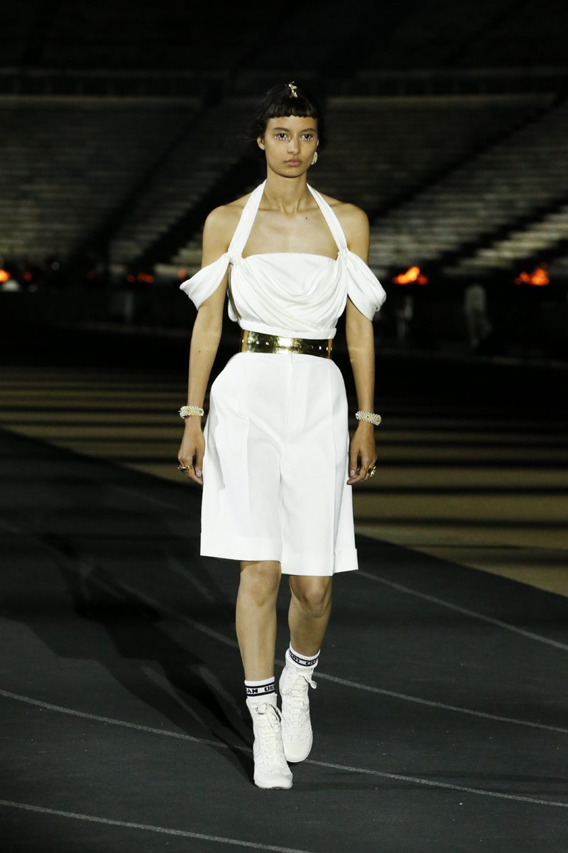 Dior Cruise 2022: Μια συλλογή που εμπνέεται από την αρχαία Ελλάδα αλλά έχει το βλέμμα της στραμμένο στο μέλλον - εικόνα 37