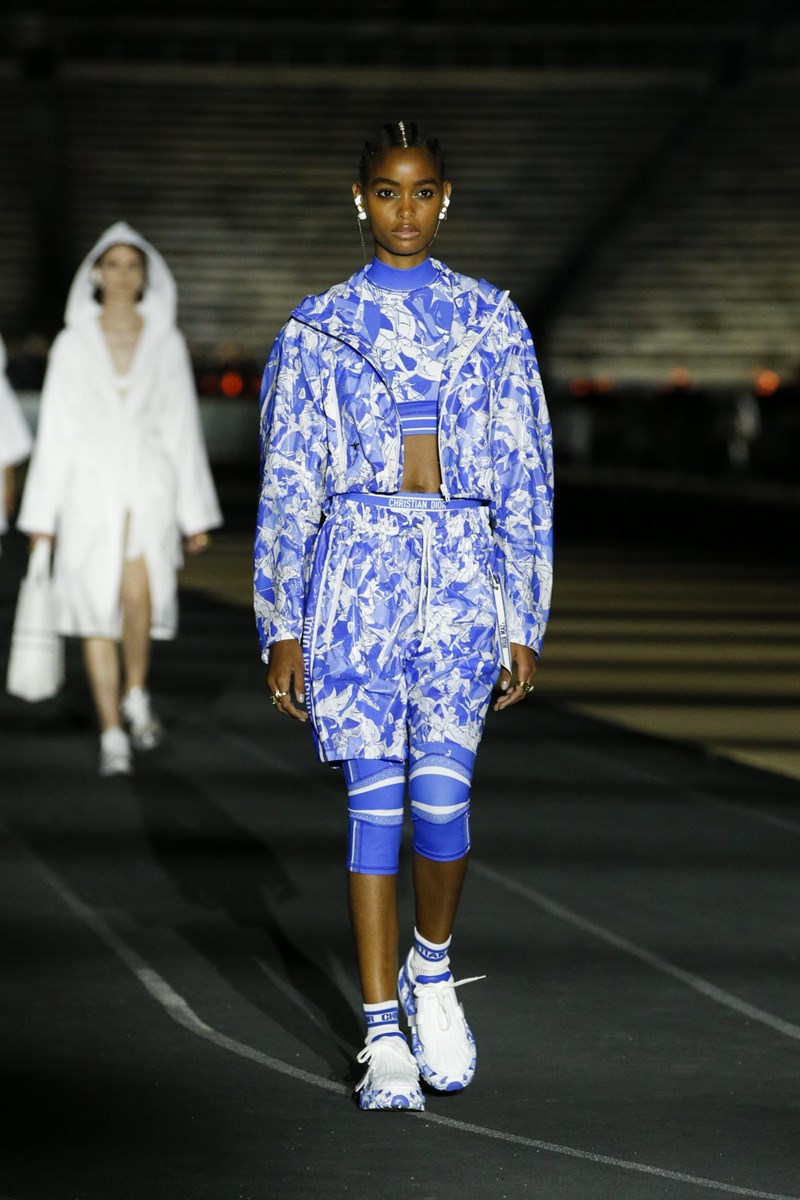 Dior Cruise 2022: Μια συλλογή που εμπνέεται από την αρχαία Ελλάδα αλλά έχει το βλέμμα της στραμμένο στο μέλλον - εικόνα 9