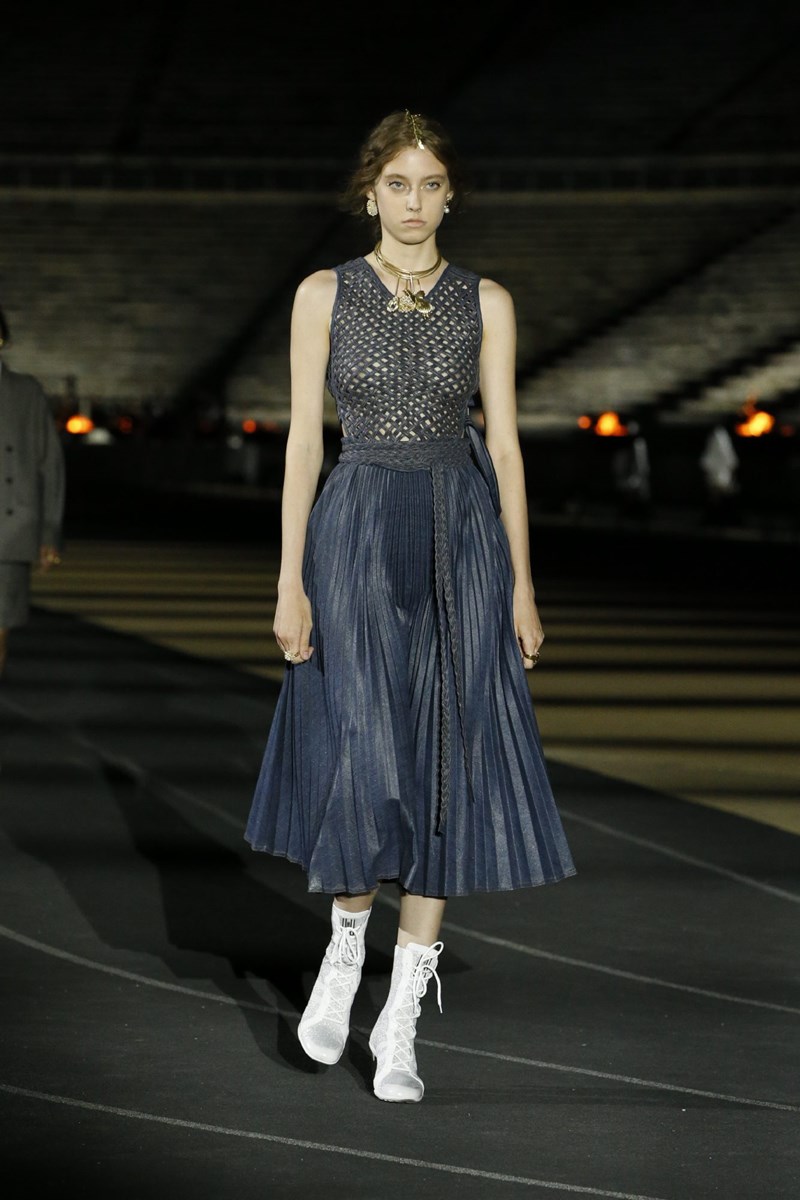 Dior Cruise 2022: Μια συλλογή που εμπνέεται από την αρχαία Ελλάδα αλλά έχει το βλέμμα της στραμμένο στο μέλλον - εικόνα 34