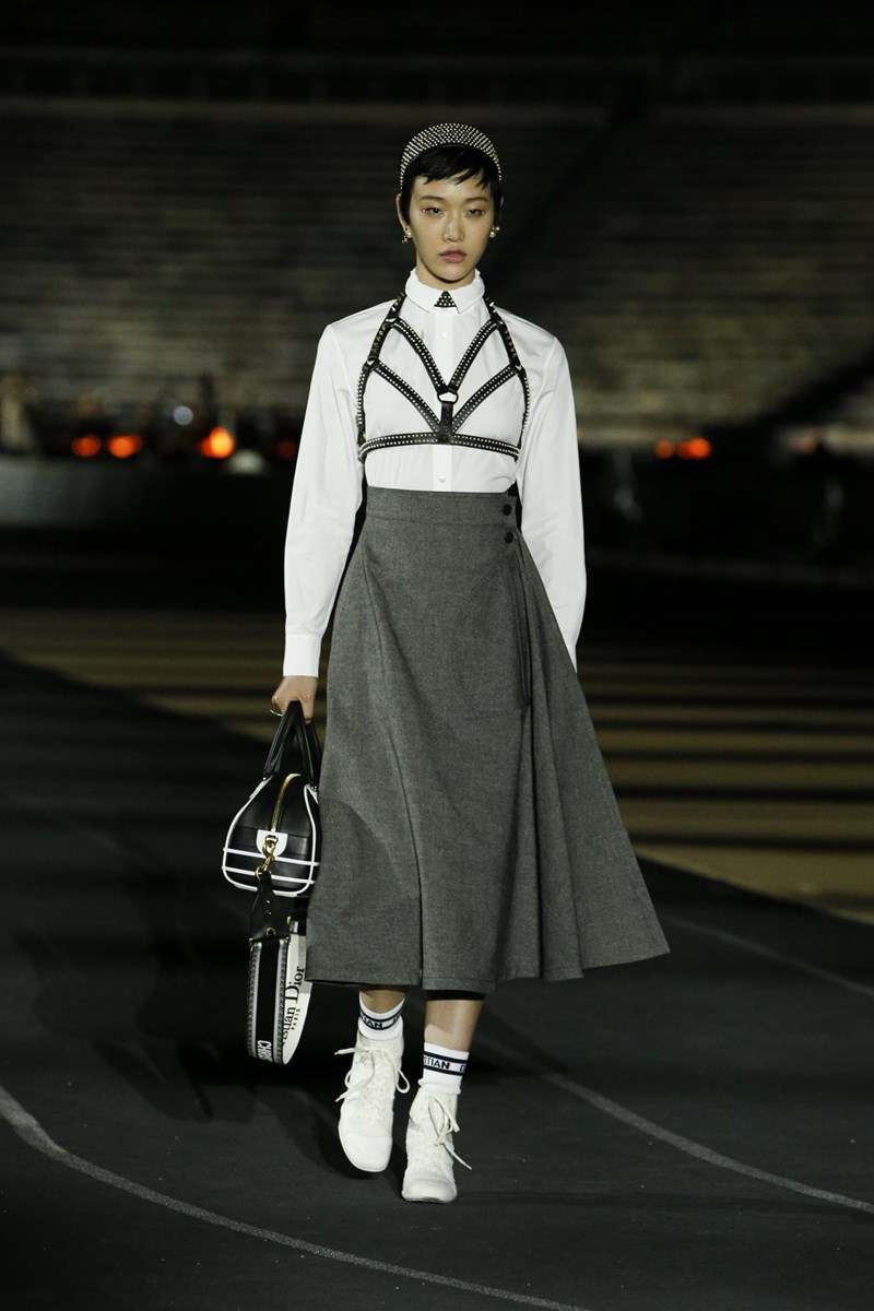 Dior Cruise 2022: Μια συλλογή που εμπνέεται από την αρχαία Ελλάδα αλλά έχει το βλέμμα της στραμμένο στο μέλλον - εικόνα 7