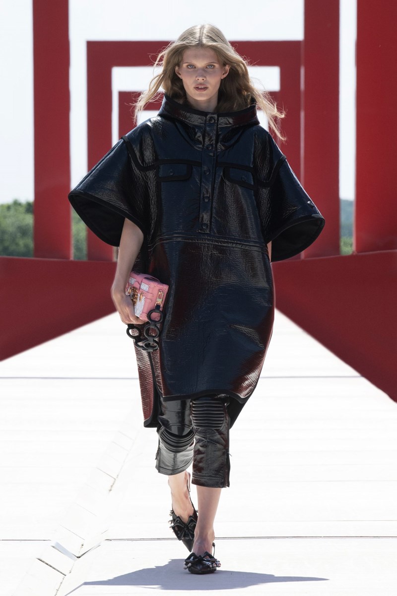 Louis Vuitton Cruise 2022: Αυτή η συλλογή μόλις προσγειώθηκε από το διάστημα - εικόνα 17