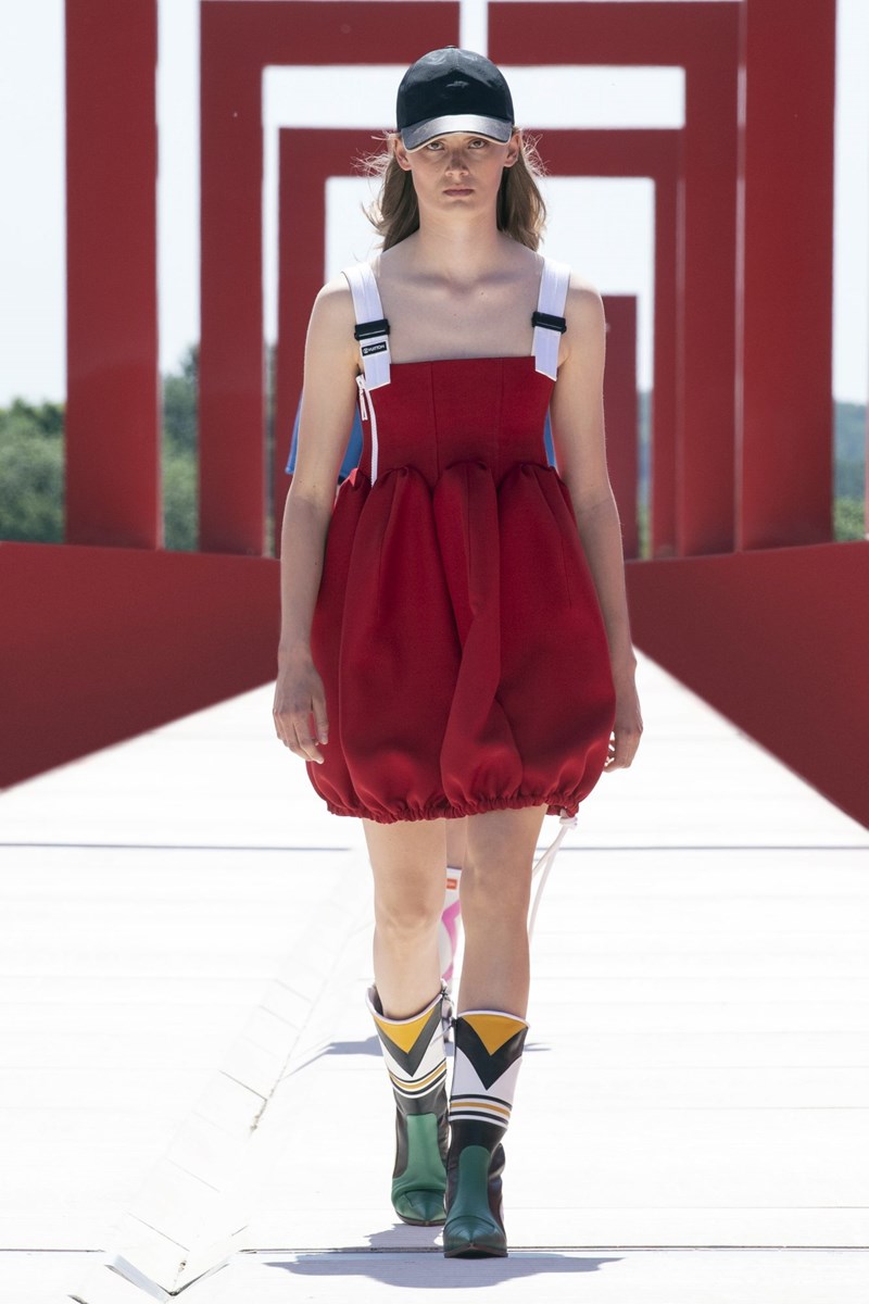 Louis Vuitton Cruise 2022: Αυτή η συλλογή μόλις προσγειώθηκε από το διάστημα - εικόνα 16