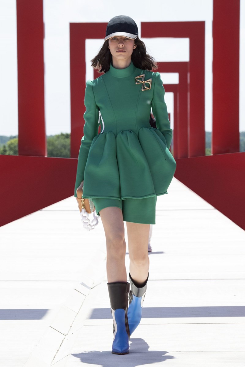 Louis Vuitton Cruise 2022: Αυτή η συλλογή μόλις προσγειώθηκε από το διάστημα - εικόνα 18