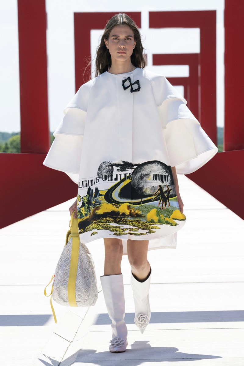 Louis Vuitton Cruise 2022: Αυτή η συλλογή μόλις προσγειώθηκε από το διάστημα - εικόνα 19