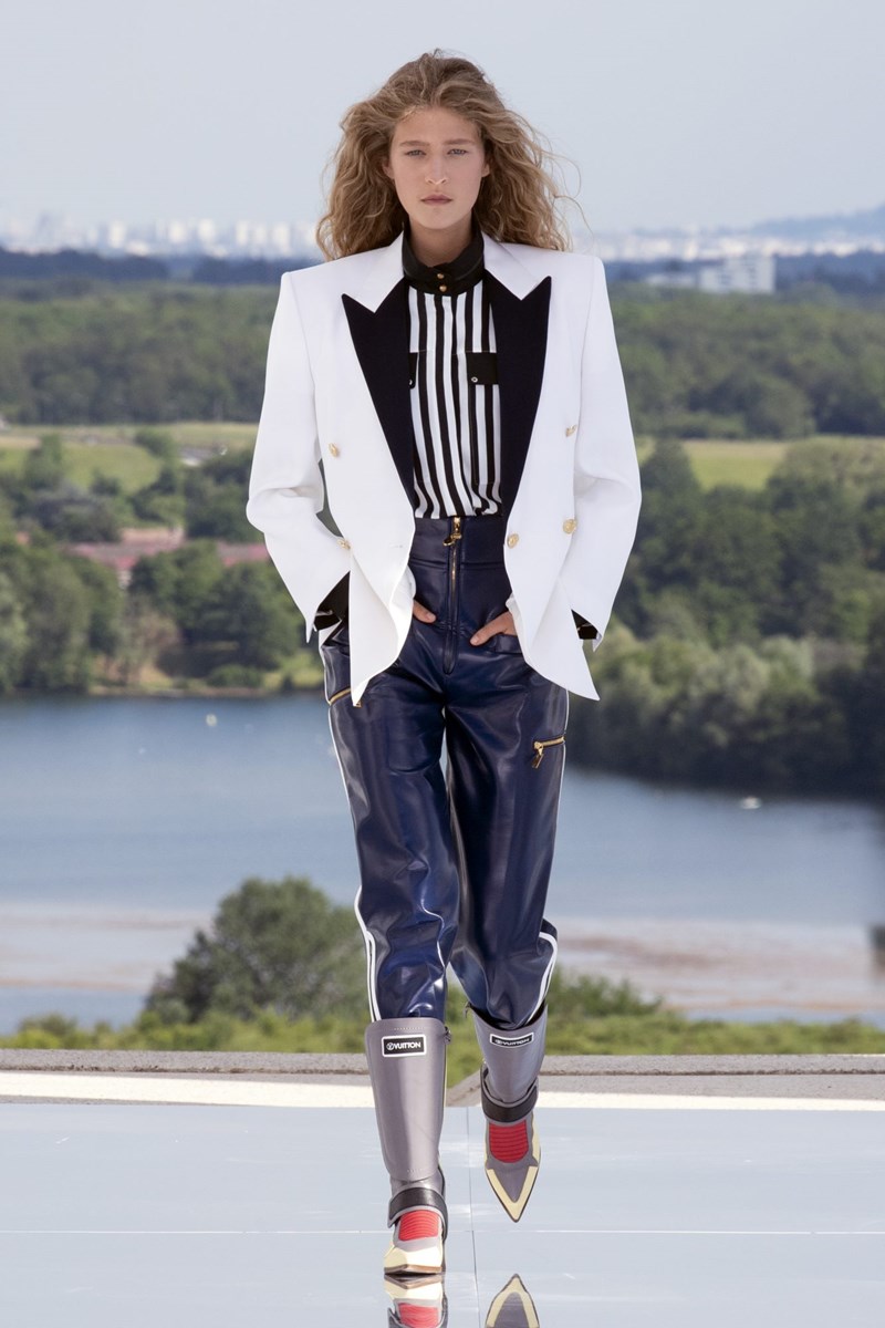 Louis Vuitton Cruise 2022: Αυτή η συλλογή μόλις προσγειώθηκε από το διάστημα - εικόνα 10