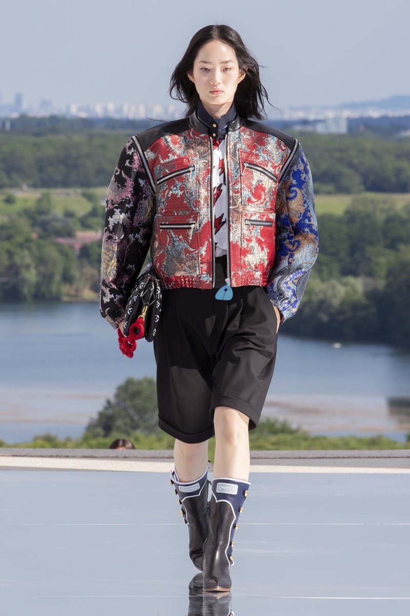 Louis Vuitton Cruise 2022: Αυτή η συλλογή μόλις προσγειώθηκε από το διάστημα - εικόνα 3