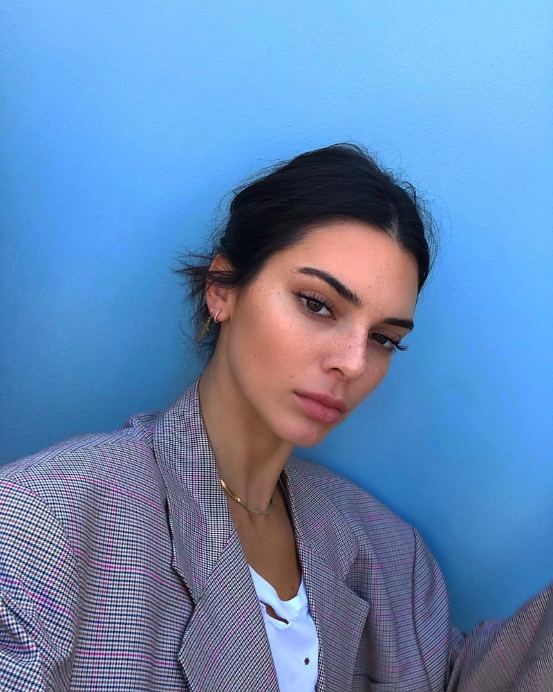 Messy Bun: 5 «it» girls μας πείθουν για την αξία του - εικόνα 5
