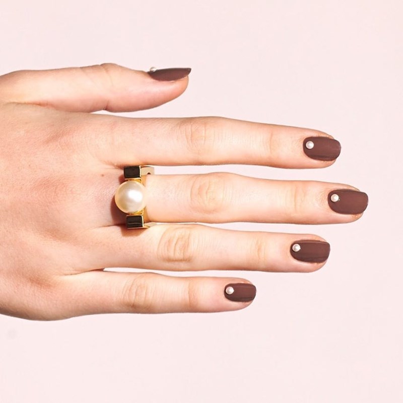 Το nail trend του επόμενου χειμώνα έχει κάτι από... σοκολάτα - εικόνα 2