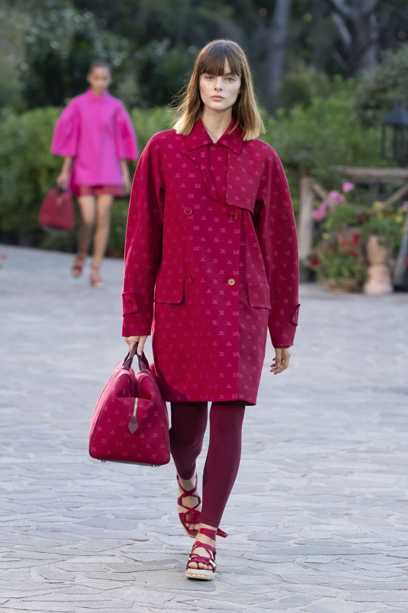 Max Mara Resort 2022: Μια υπέροχη συλλογή με φόντο την ατμοσφαιρική Ίσκια της Ιταλίας - εικόνα 19