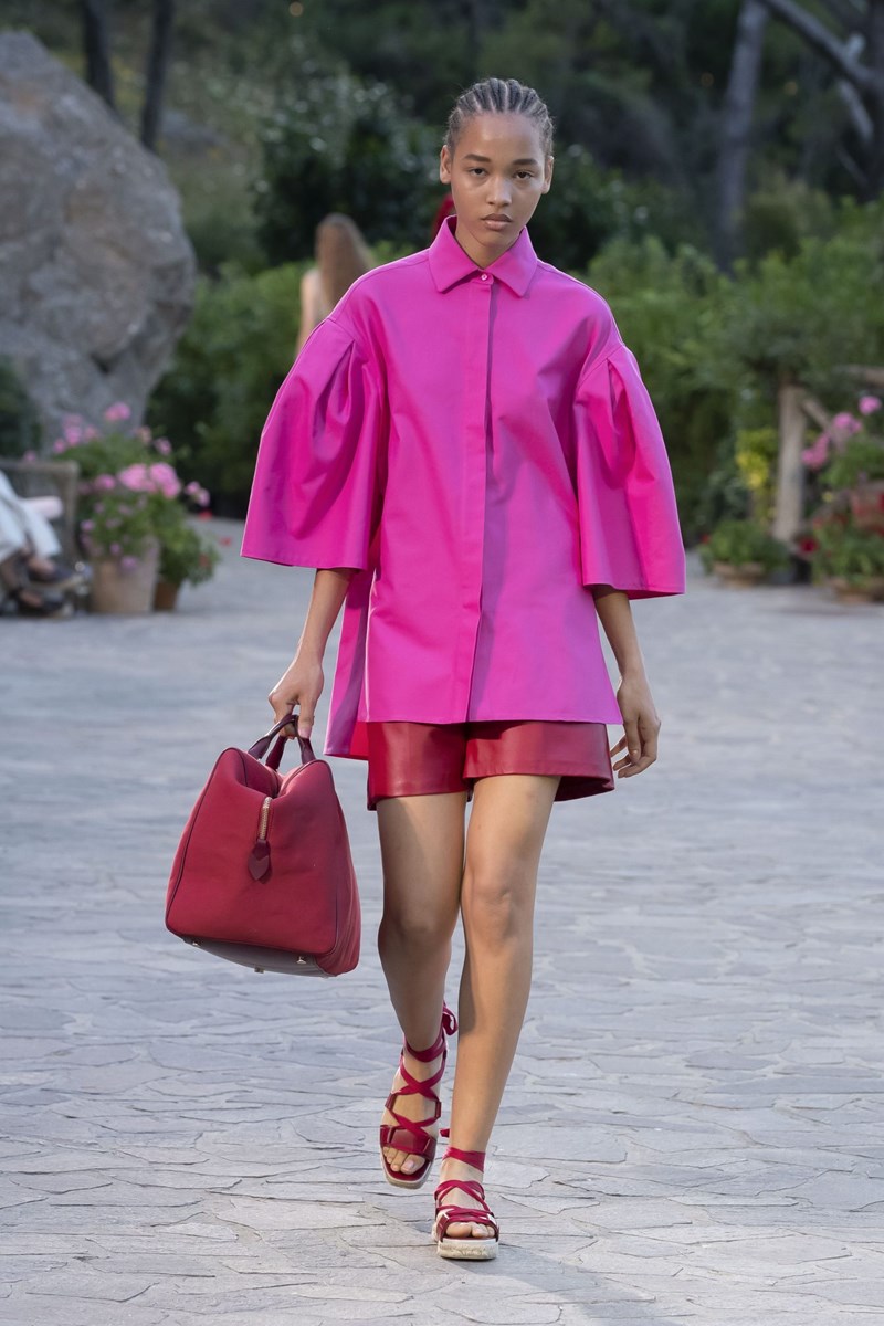 Max Mara Resort 2022: Μια υπέροχη συλλογή με φόντο την ατμοσφαιρική Ίσκια της Ιταλίας - εικόνα 17